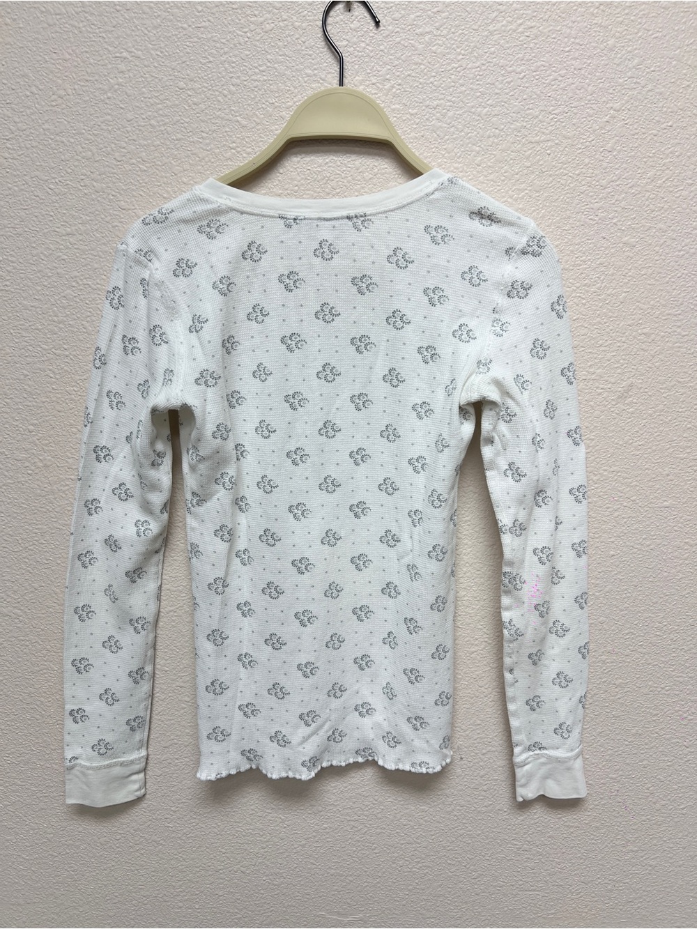Eastern Mountain Sports White Thermal Henley with Gray Print